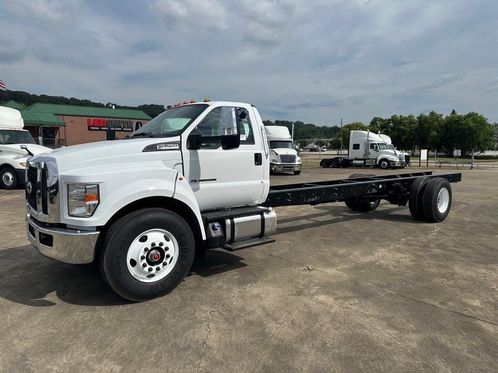 2025 Ford F-750